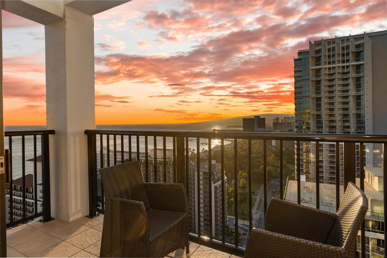 Oceanview Penthouse Suite Хонолулу Екстериор снимка